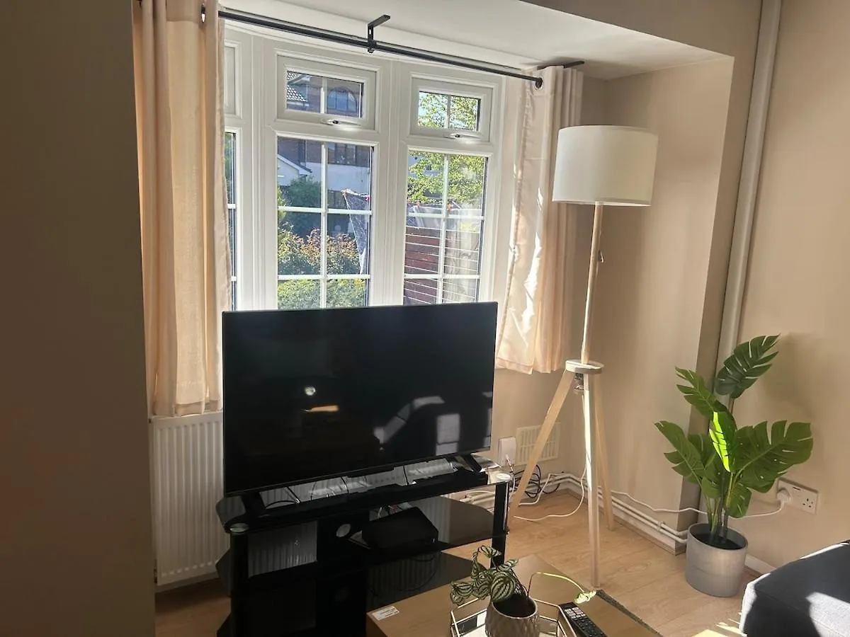 The Canal House Summer Getaway City Centre Cardiff Bay With Parking 0*,  Birleşik Krallık