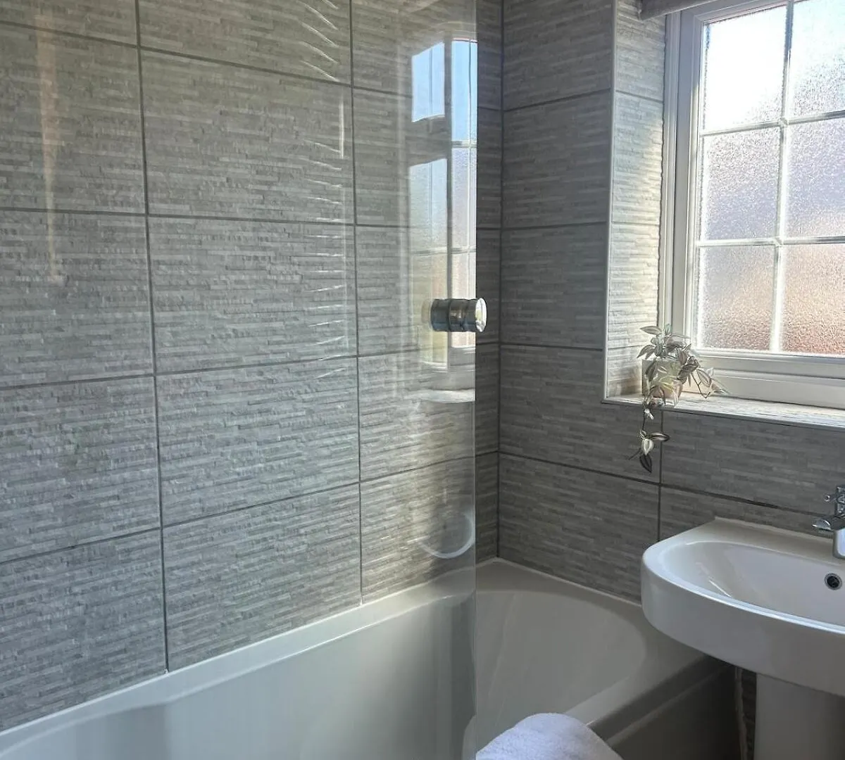 Tatil Evi The Canal House Summer Getaway City Centre Cardiff Bay With Parking