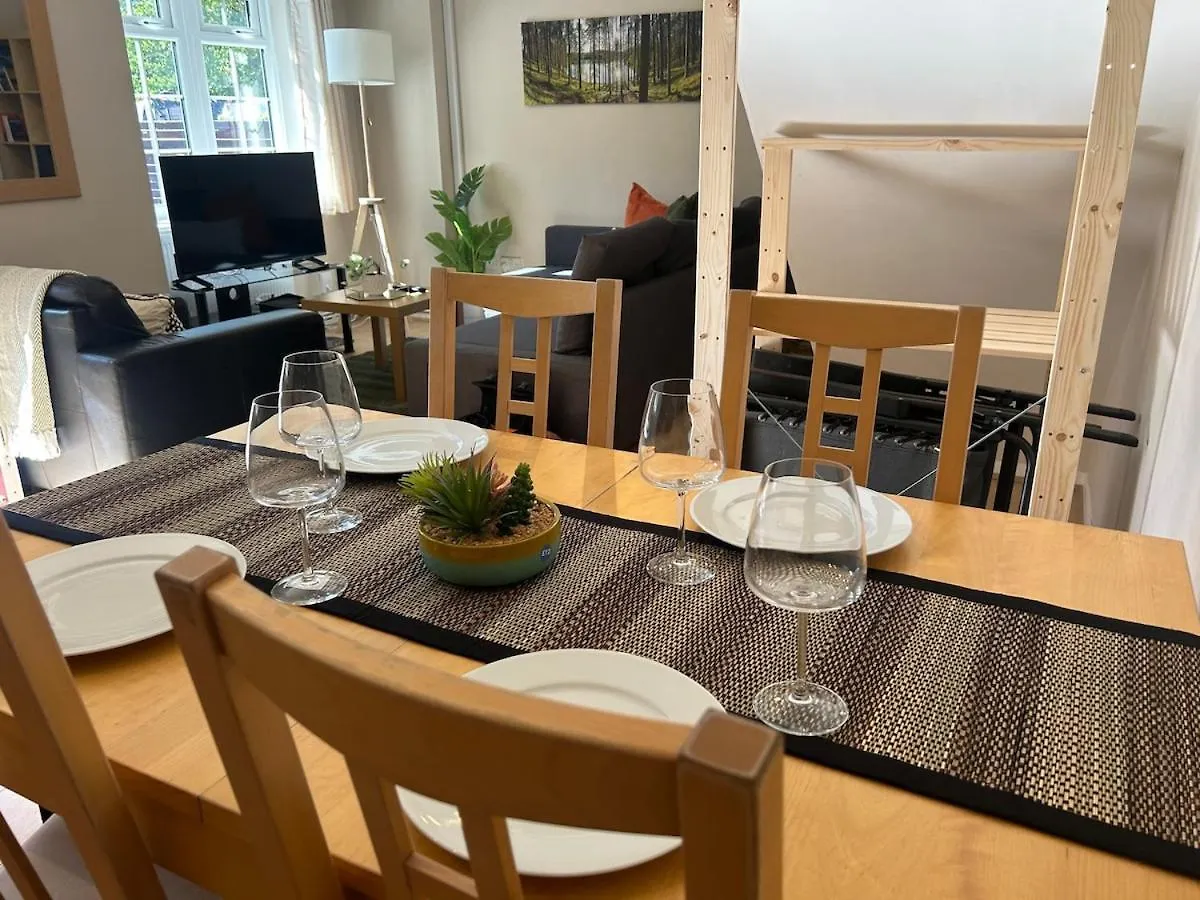 Tatil Evi The Canal House Summer Getaway City Centre Cardiff Bay With Parking