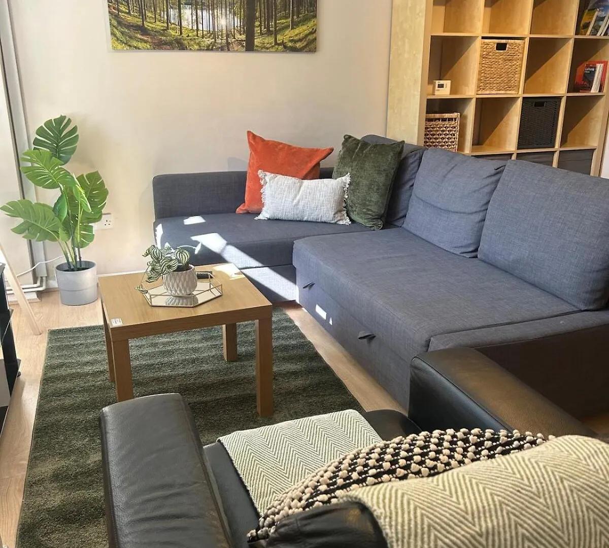 Tatil Evi The Canal House Summer Getaway City Centre Cardiff Bay With Parking