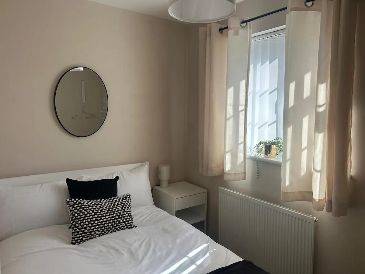 The Canal House Summer Getaway City Centre Cardiff Bay With Parking